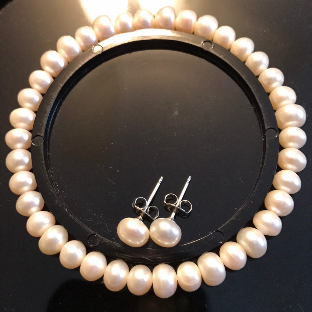 Pearl bracelet and earring set
